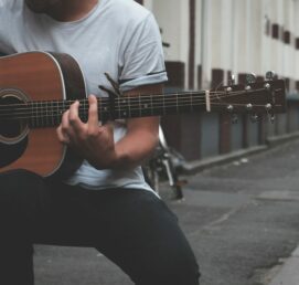 Твојте бакнежи на моите бели кошули